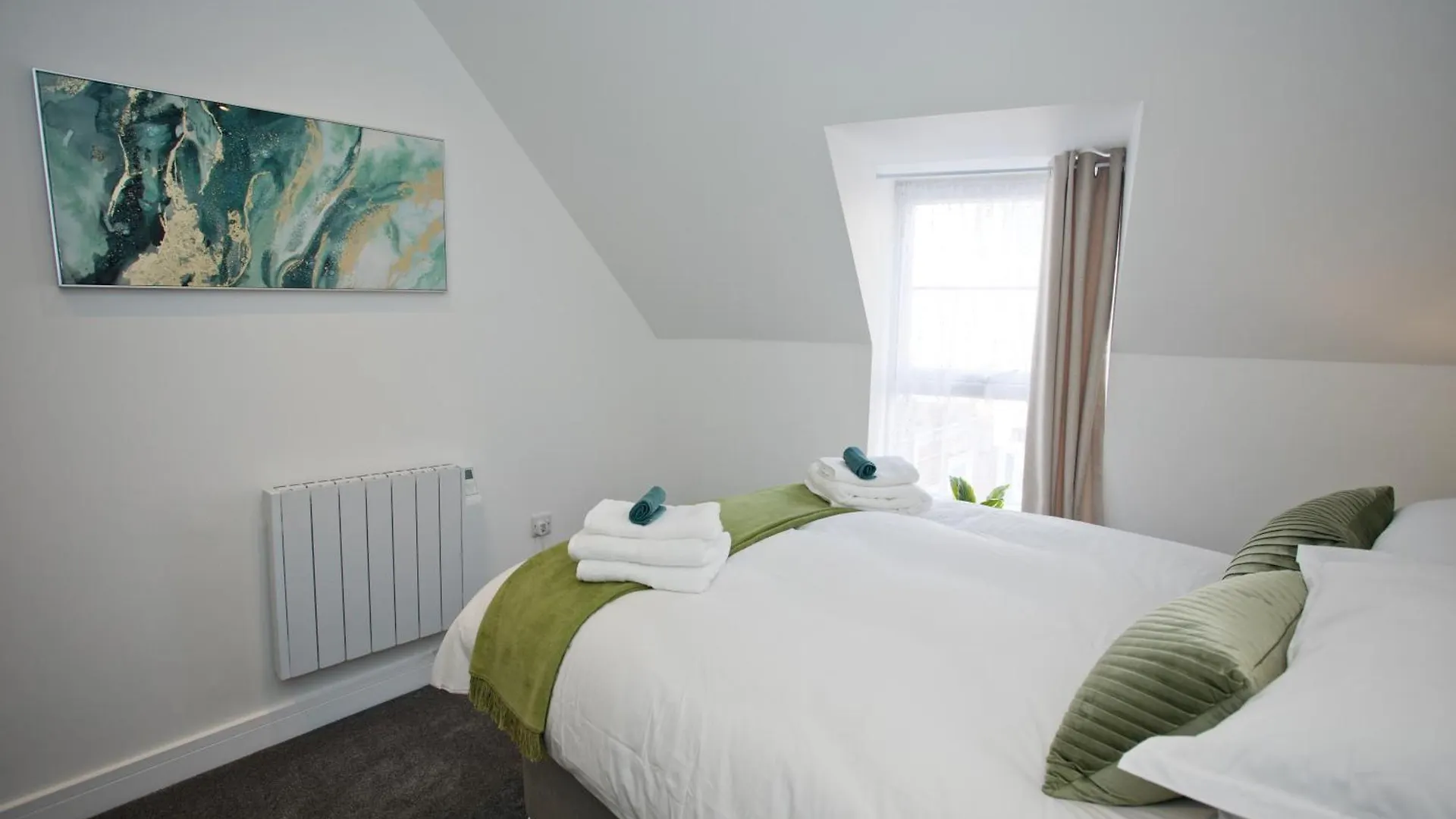 2 Bed House Free Parking 1Km From The Beach Bournemouth Holiday home
