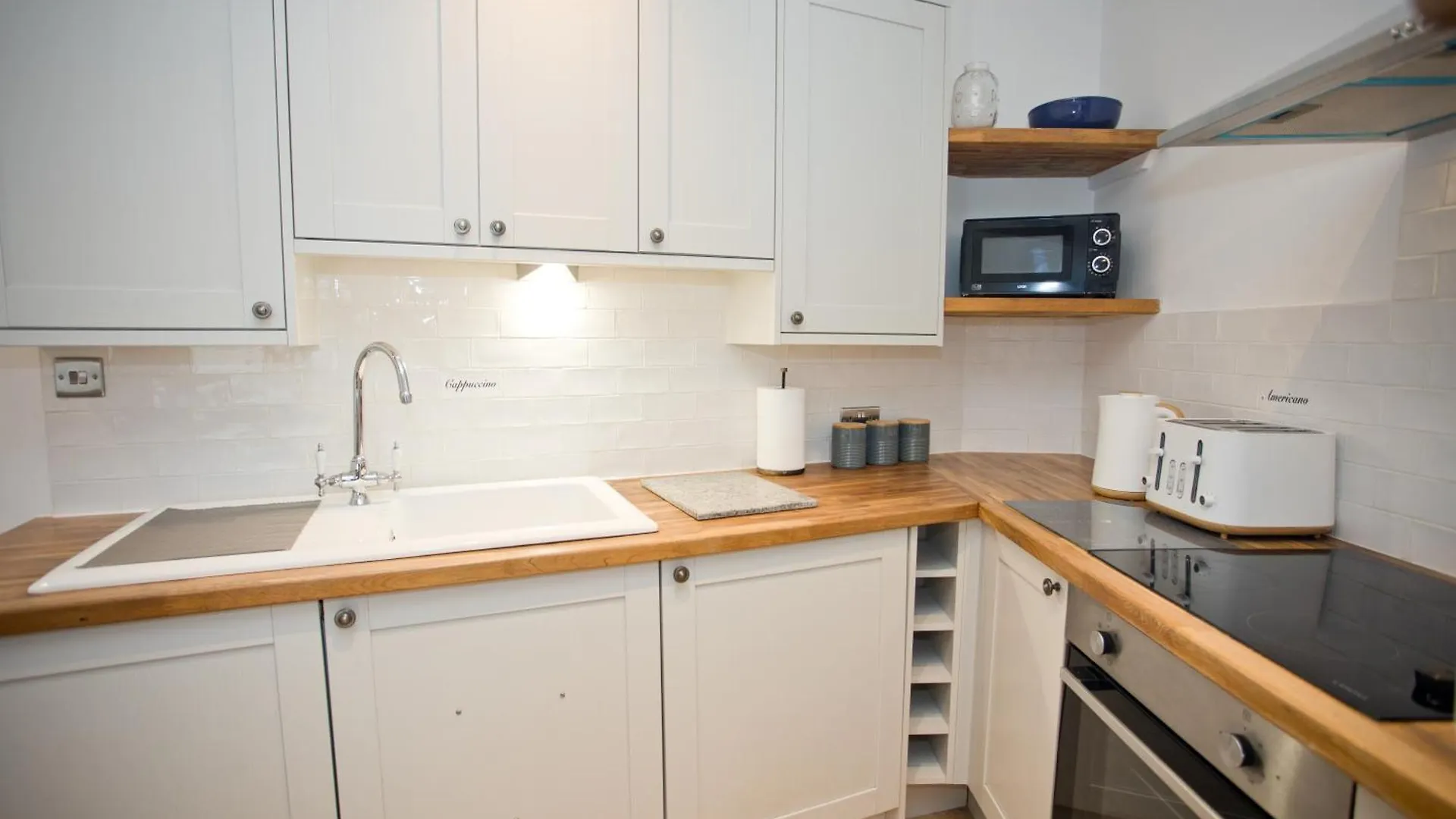 2 Bed House Free Parking 1Km From The Beach Bournemouth