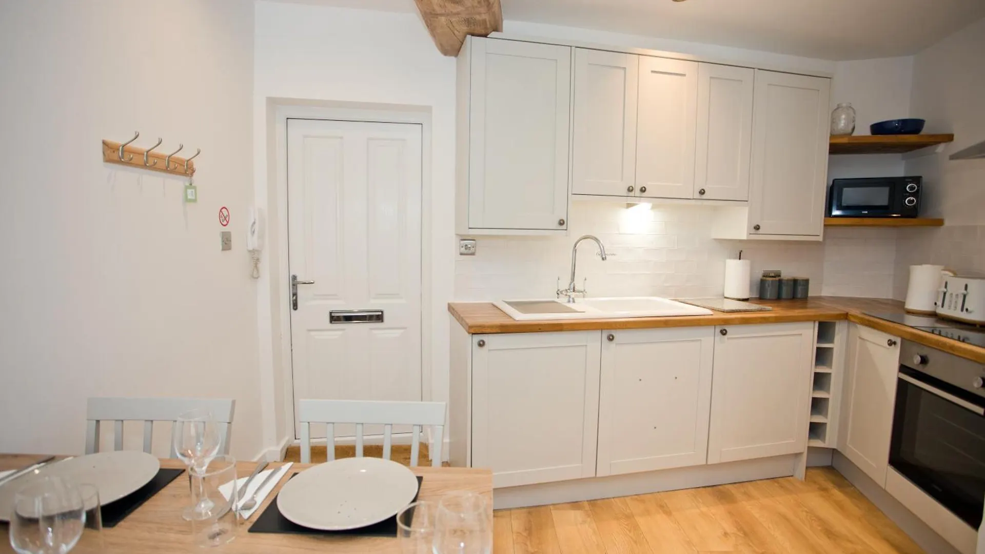 2 Bed House Free Parking 1Km From The Beach Bournemouth Holiday home