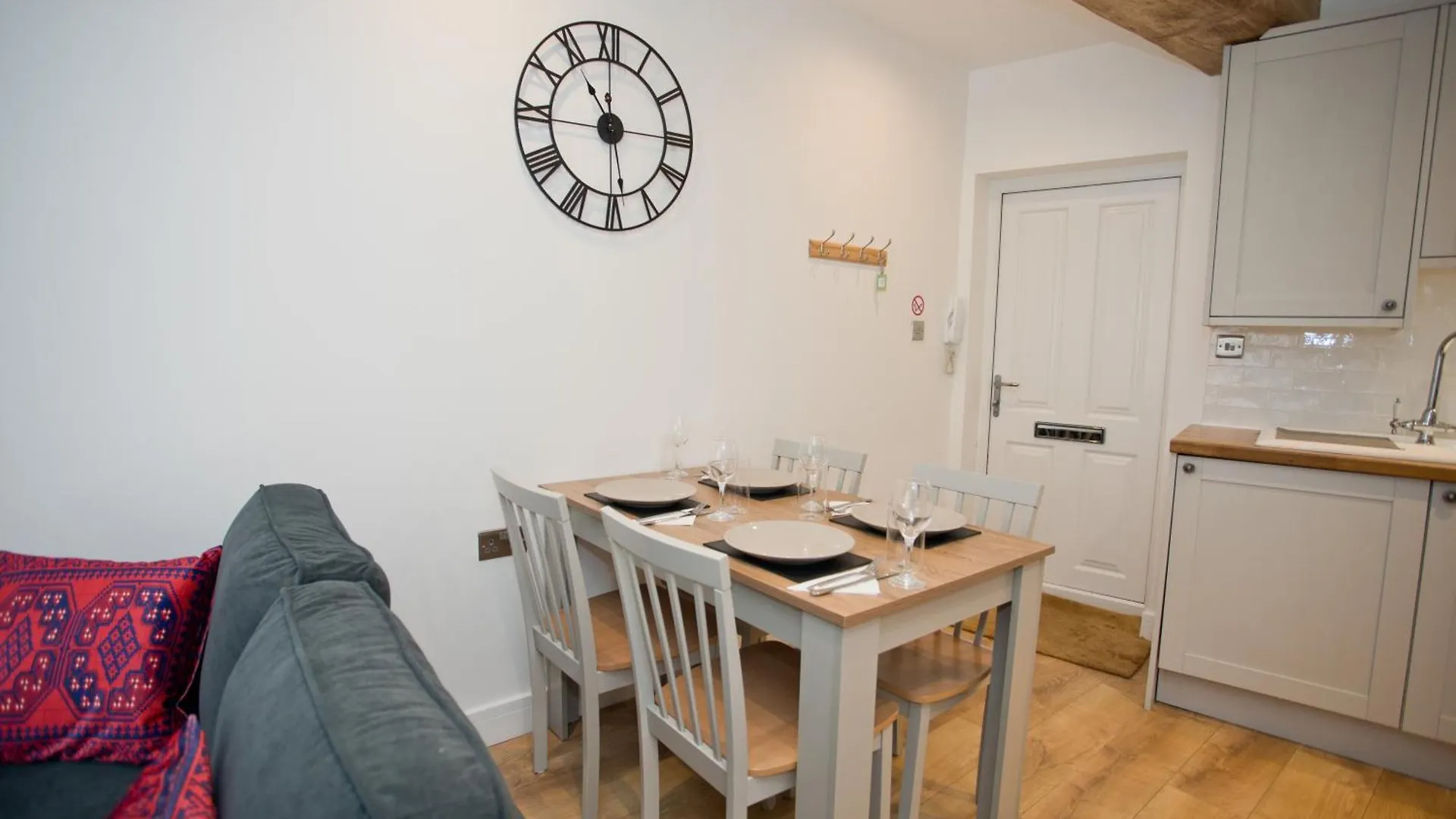 Holiday home 2 Bed House Free Parking 1Km From The Beach Bournemouth