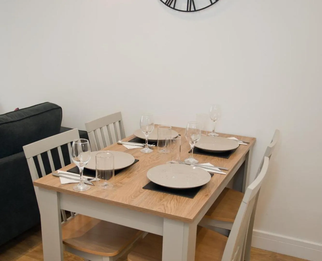 2 Bed House Free Parking 1Km From The Beach Bournemouth