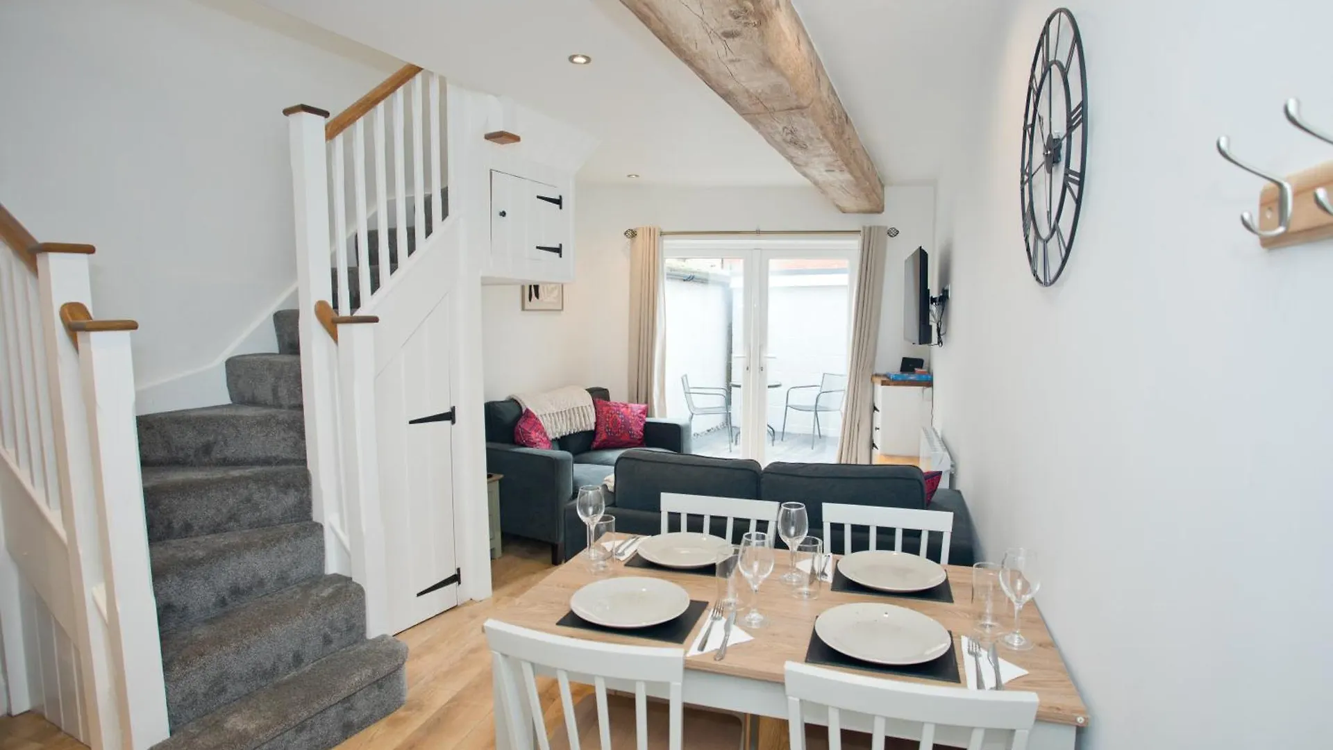 2 Bed House Free Parking 1Km From The Beach Bournemouth 0*,  United Kingdom