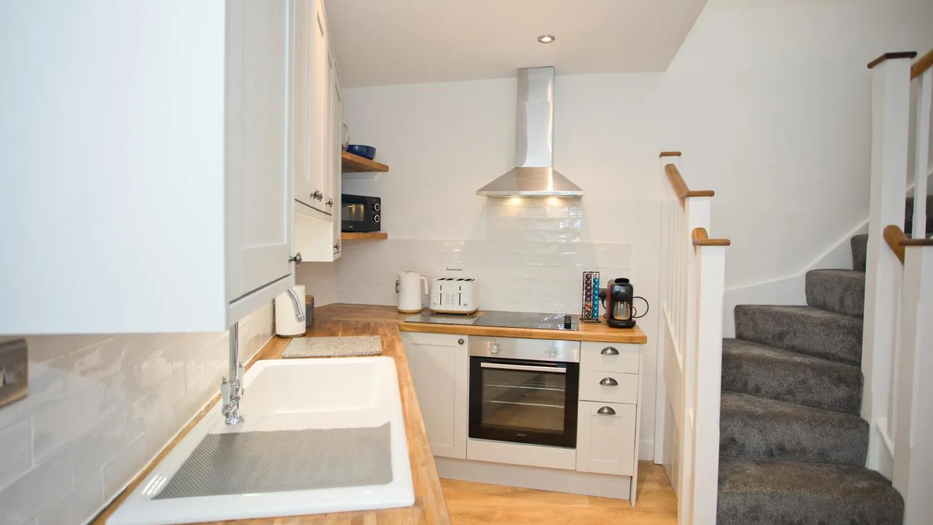2 Bed House Free Parking 1Km From The Beach Bournemouth Holiday home