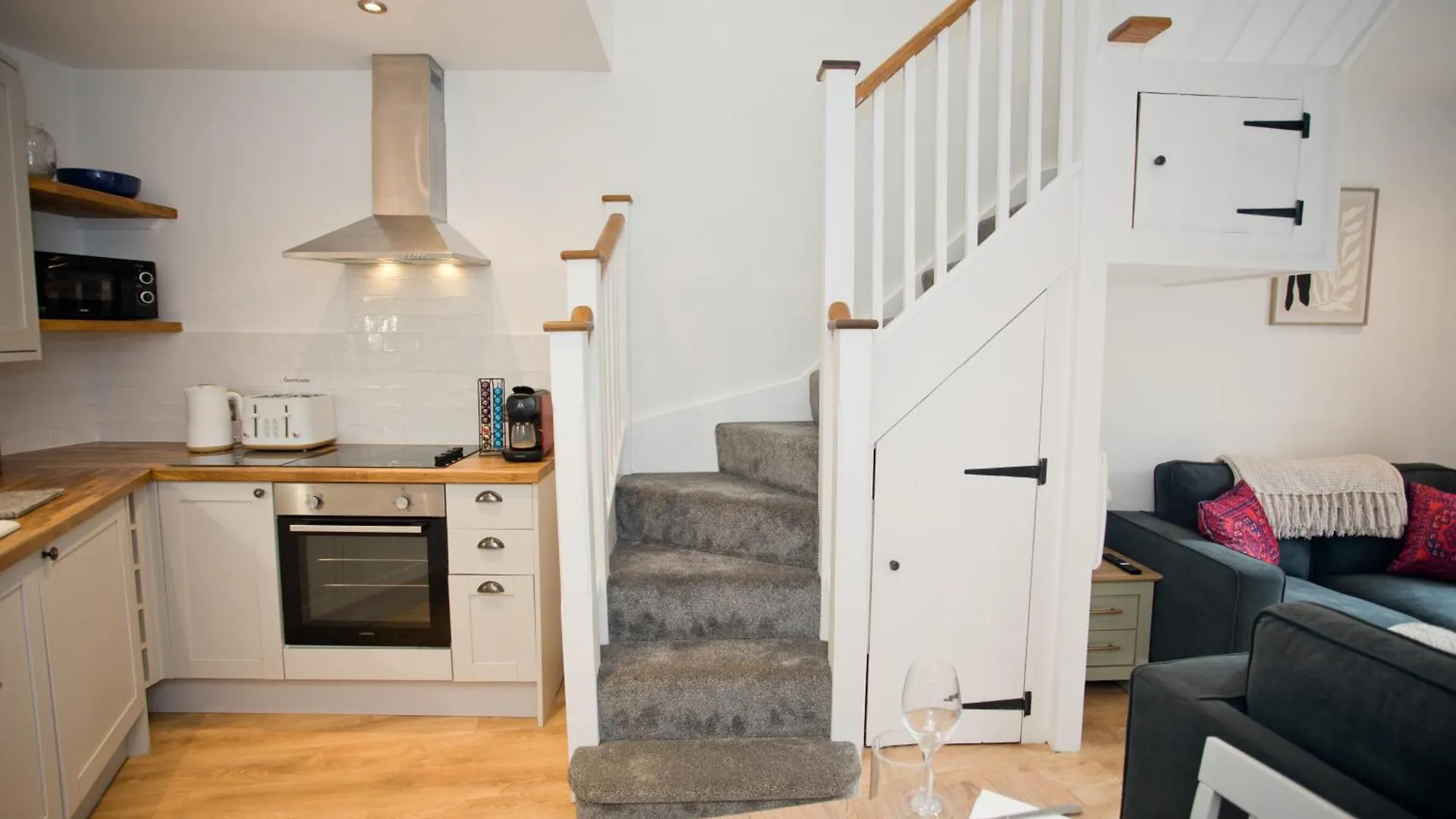 2 Bed House Free Parking 1Km From The Beach Bournemouth