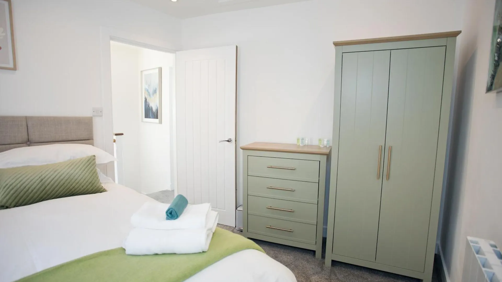 2 Bed House Free Parking 1Km From The Beach Bournemouth 0*,  United Kingdom