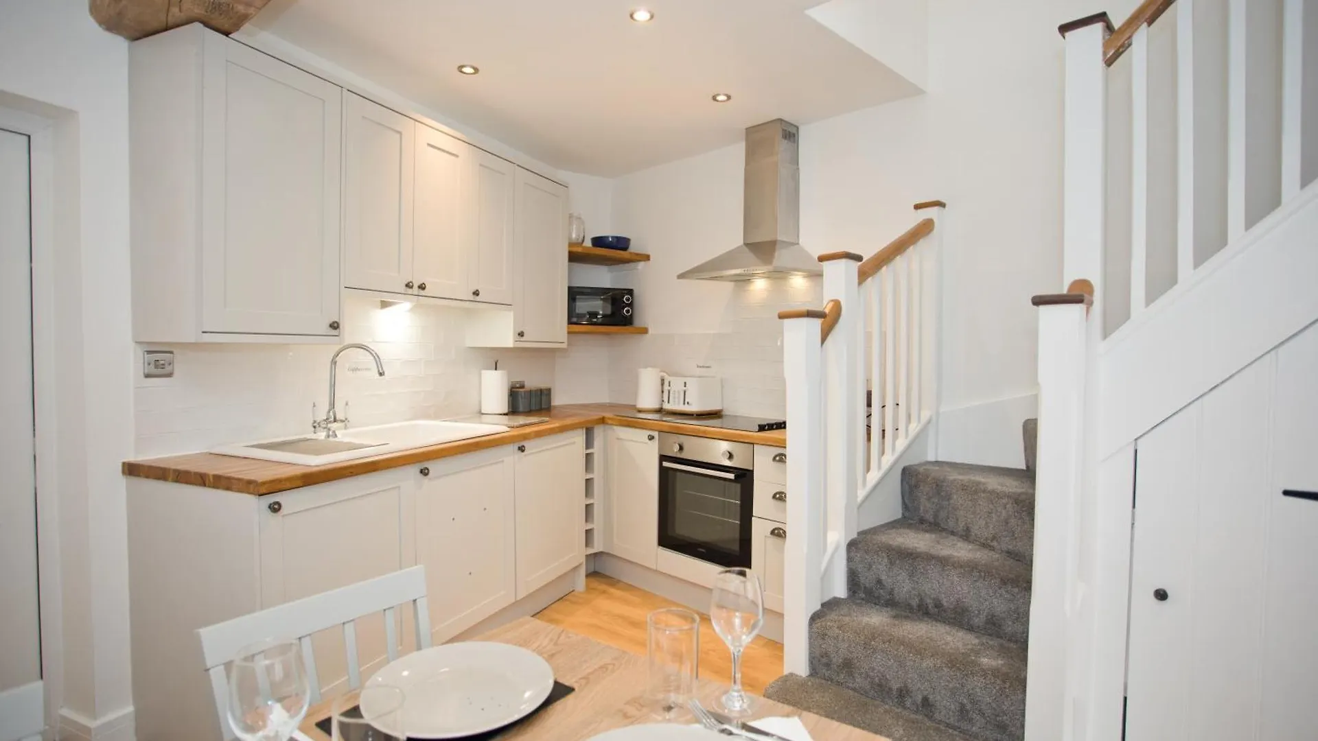 2 Bed House Free Parking 1Km From The Beach Bournemouth Holiday home