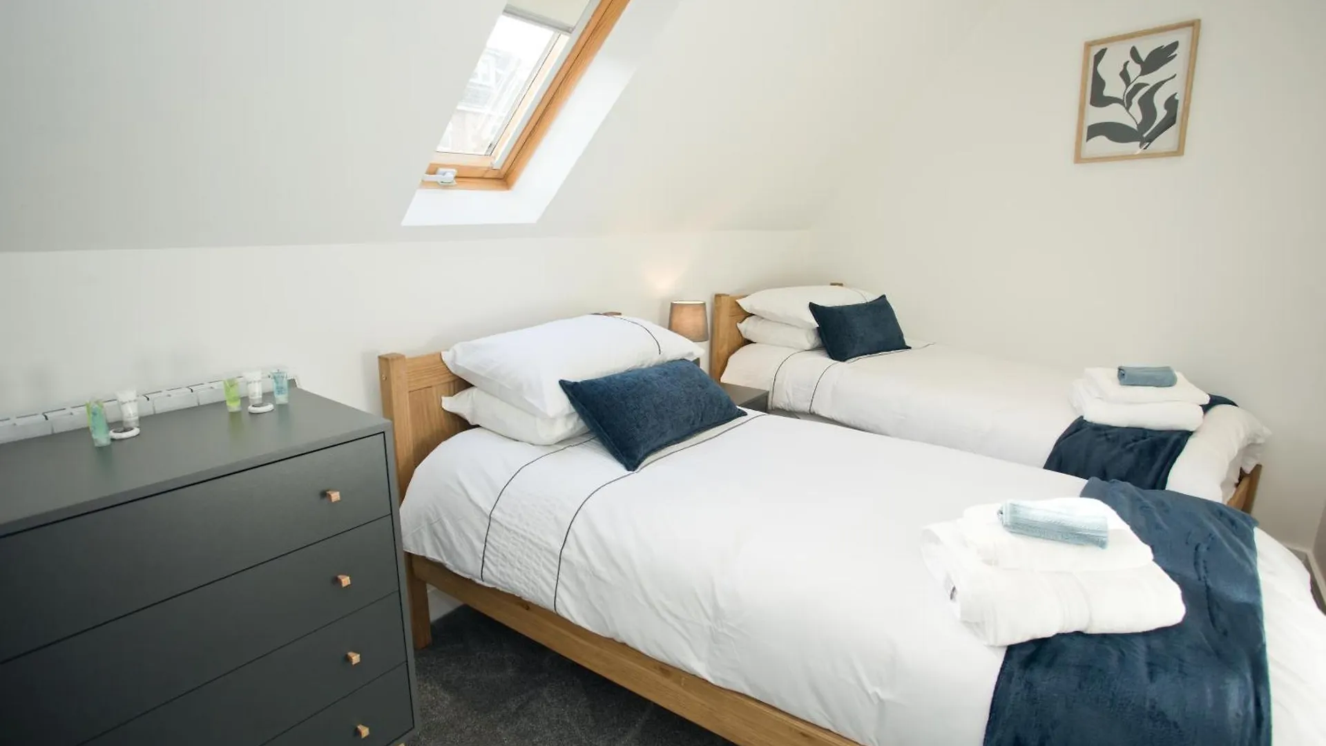 2 Bed House Free Parking 1Km From The Beach Bournemouth