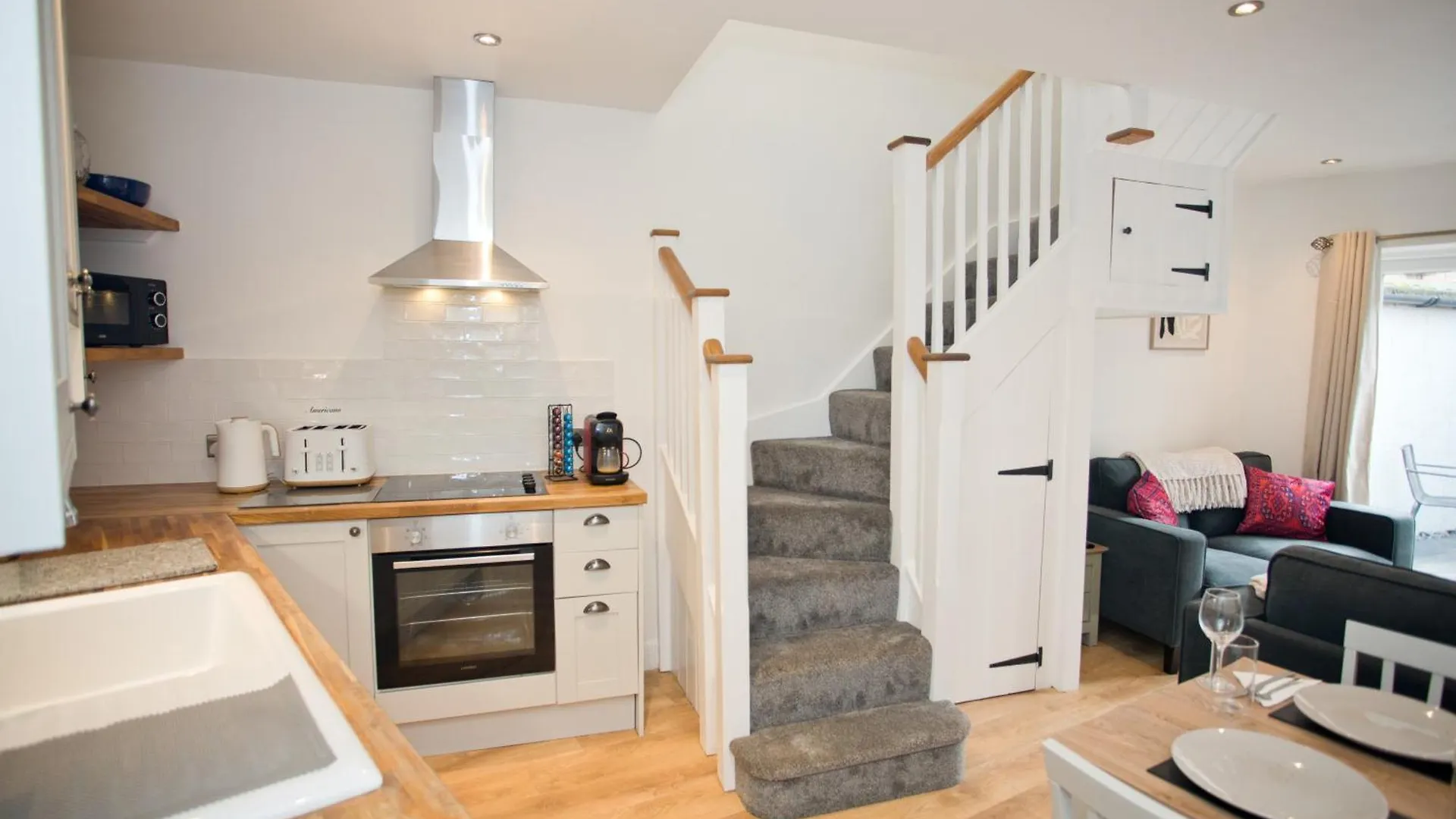 2 Bed House Free Parking 1Km From The Beach Bournemouth