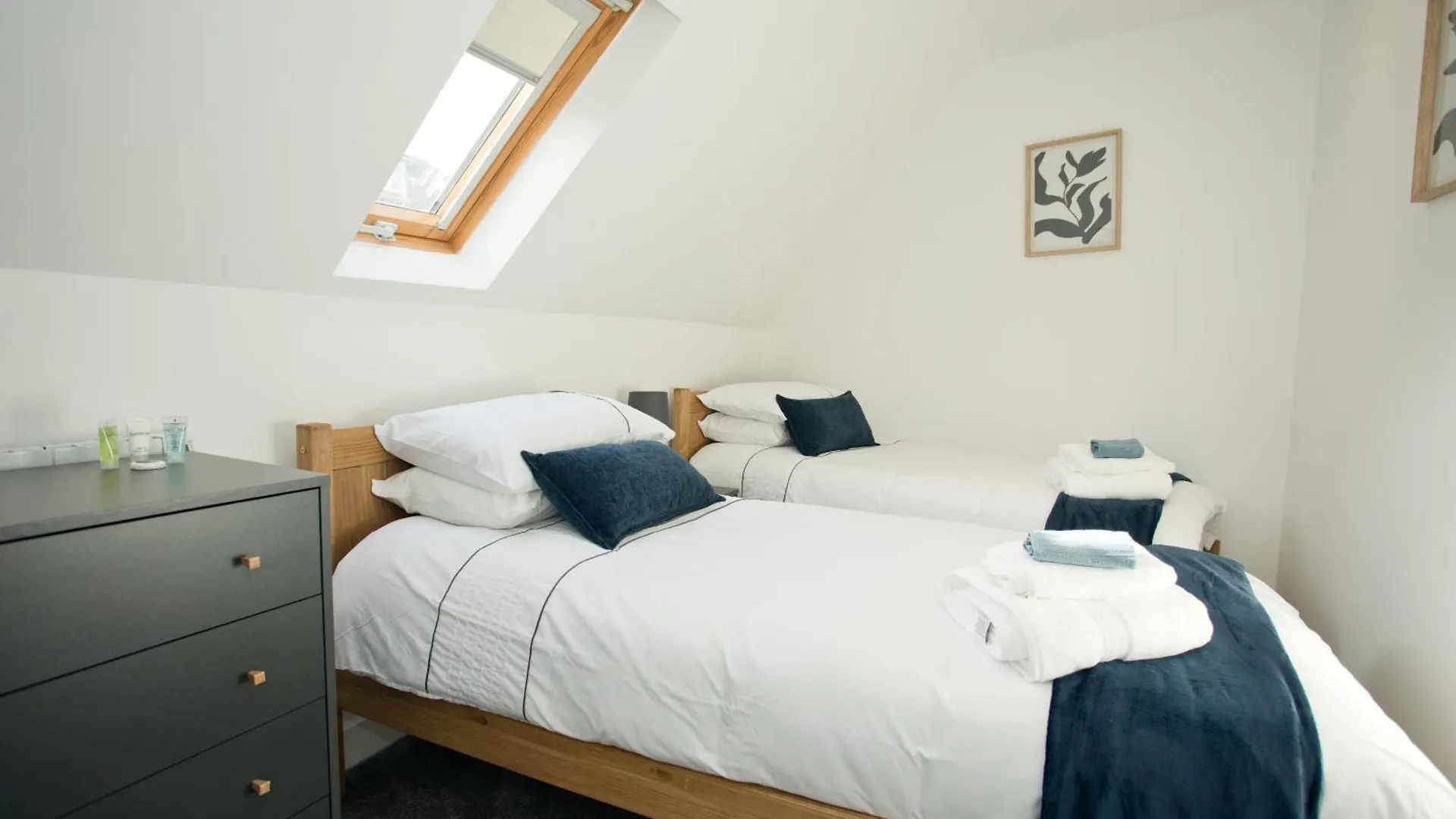 2 Bed House Free Parking 1Km From The Beach Bournemouth 0*,  United Kingdom